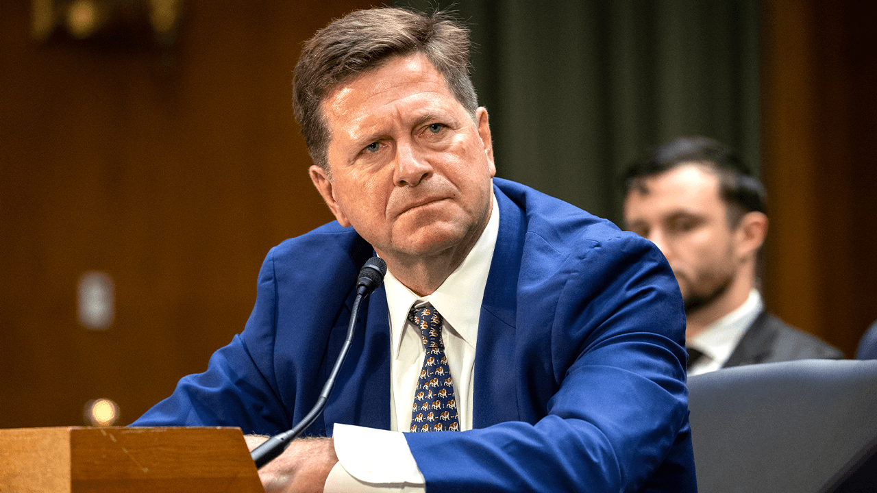 Intel chief warns of online recruitment by terror groups