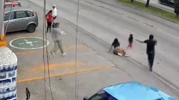 Grocery store manager rescues toddler from traffic