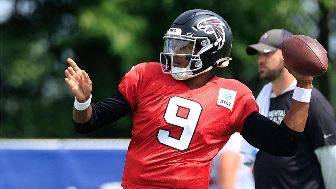 Falcons quarterback drill amuses fans