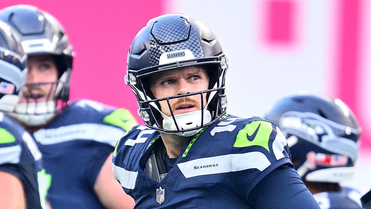 Sam Darnold Heats Hip Injury Concerns