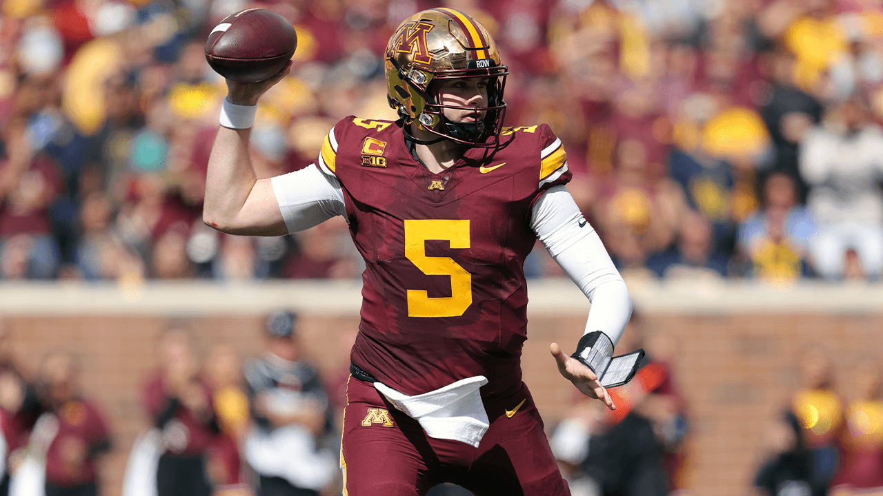 Minnesota QB fouled by teammate in victory