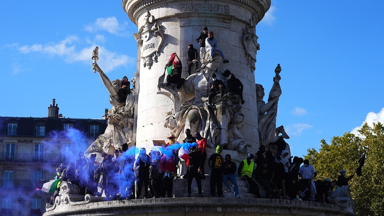 French paper criticizes Macron over riots