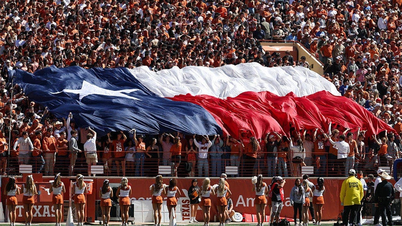 Texas bans fan flipping off Florida players