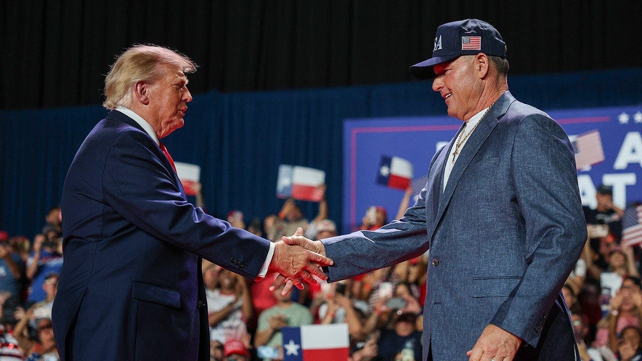 Trump plans to award Clemens the Medal of Freedom
