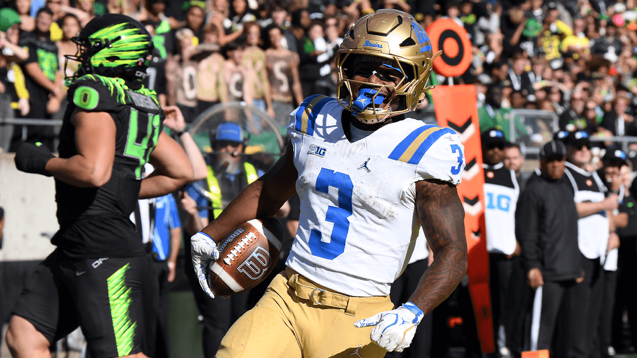 UCLA Upsets Oregon to Keep Unbeaten