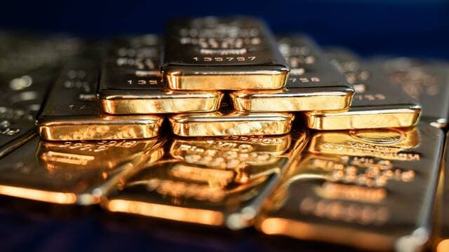 استقرار الذهب وتركز على الفائدة والتضخم