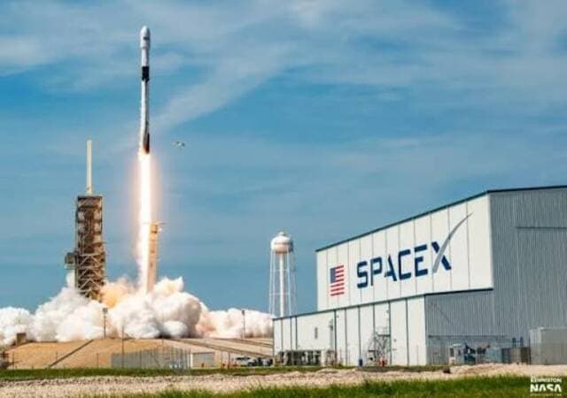 SpaceX shares rise 11 percent