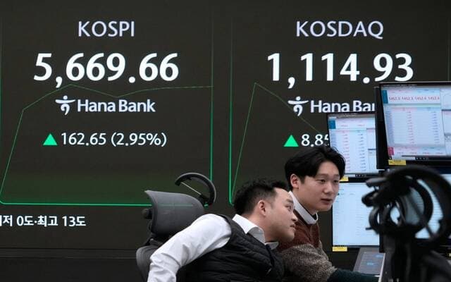 Asian stocks advance on tech gains