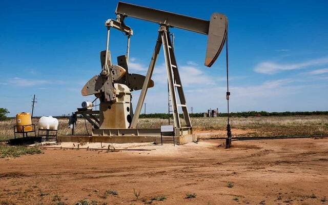 Oil rises past $98 after Houthis' strike
