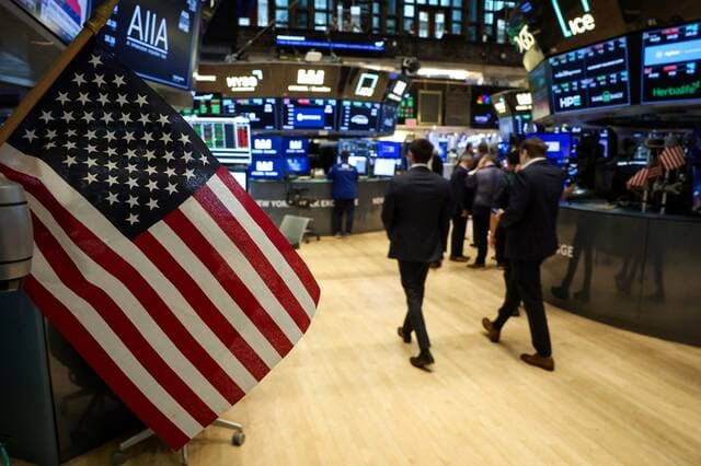 US stocks rise amid rate hike concerns