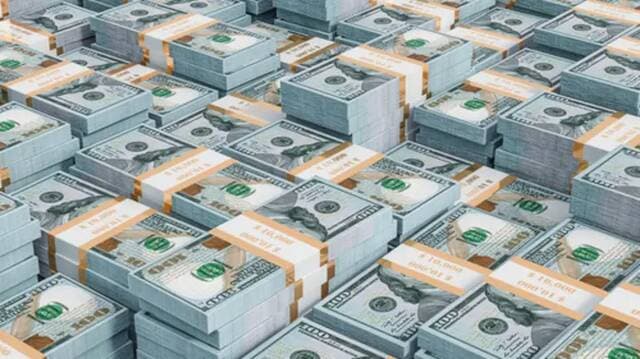 Euro Gains as Dollar Falls Amid France Unrest