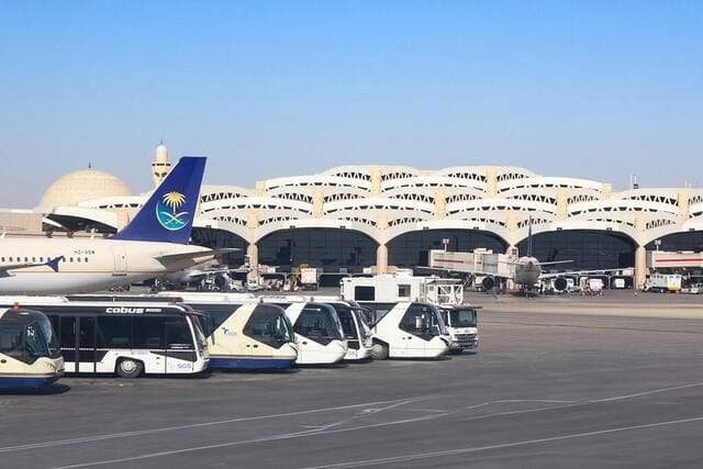 King Khalid Airport advises travelers to verify flight status