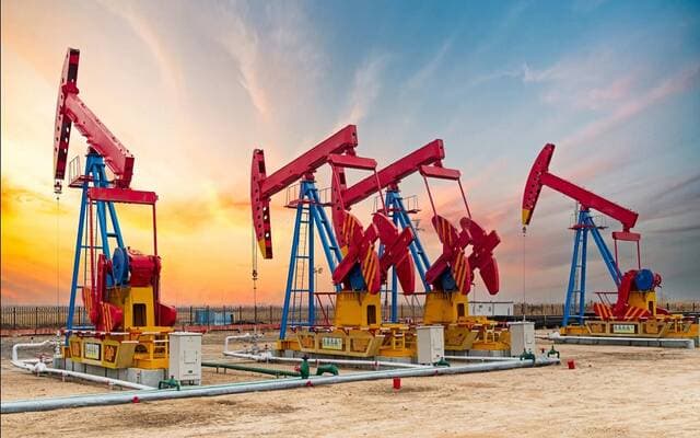 Oil drops on higher US inventories
