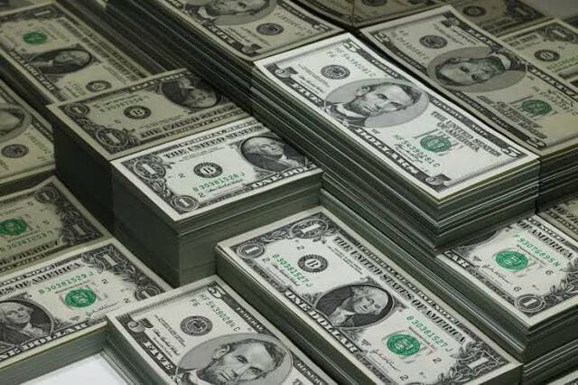 Gold and dollar climb on Fed rate hike
