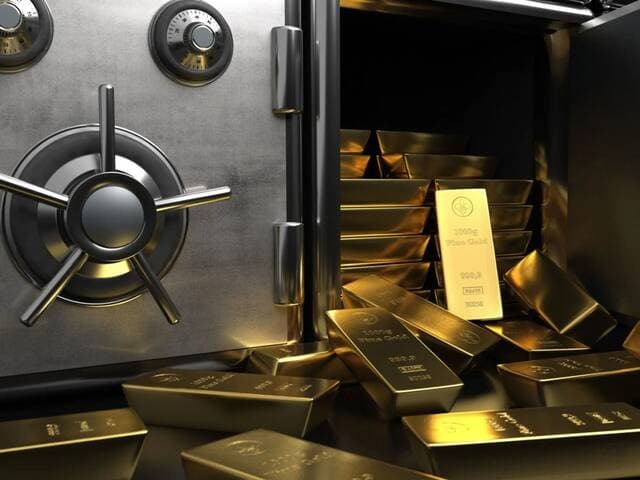 Gold poised for best weekly gain in 7 months