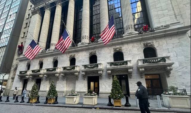 US productivity rises amid cost cuts