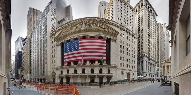 Wall Street Opens Higher on Software Revival