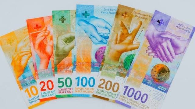 Currency traders favor Swiss franc amid rising yen volatility