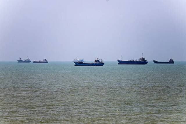 Shipping activity increases in Strait of Hormuz