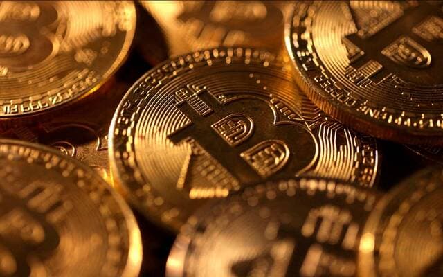 Bitcoin surpasses $64,000 and heads toward weekly gains