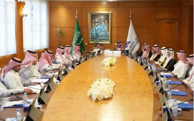 رئيس الهيئة يناقش فرص العقار مع غرفة الشرقية