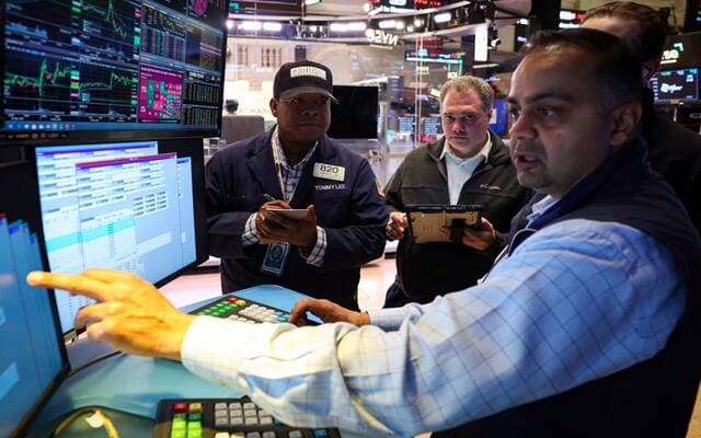 US stocks fall on inflation worries