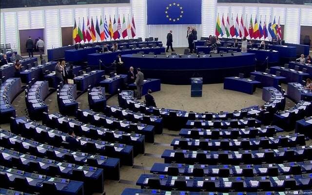 EU postpones methane rules for oil imports