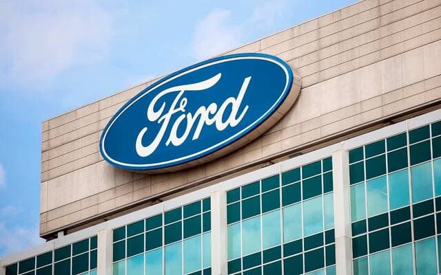 Ford increases profit outlook despite losses