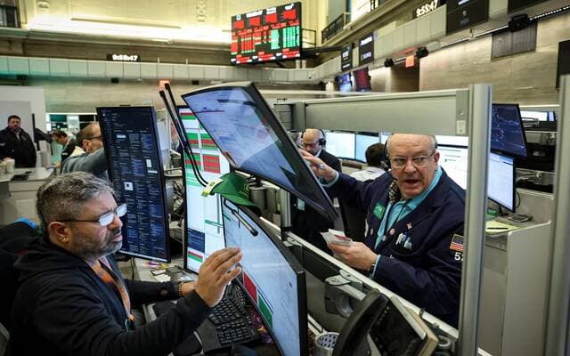 أداء متباين لأسهم أمريكا قبل نتائج الشركات وقرار الفيدرالي