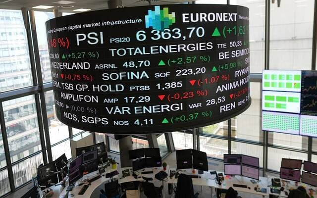 European stocks fall on tech dip and oil rise