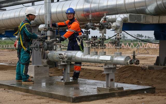 Australia bans Russian fuel imports