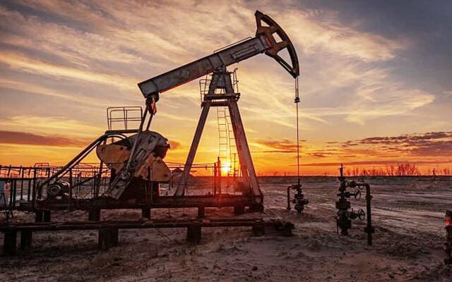Oil rises 7% on Trump's Iran warning