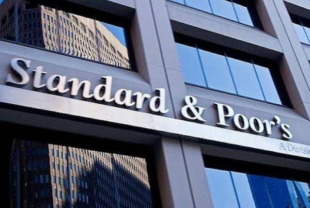 S&P 500 drops on bond and oil rise