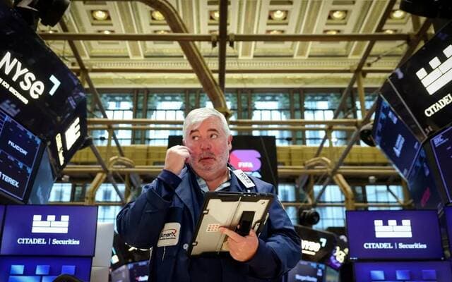 U.S. stocks gain on lower oil and inflation