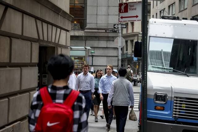 Wall Street Concerns Rise Amid US Bond Premium Surge