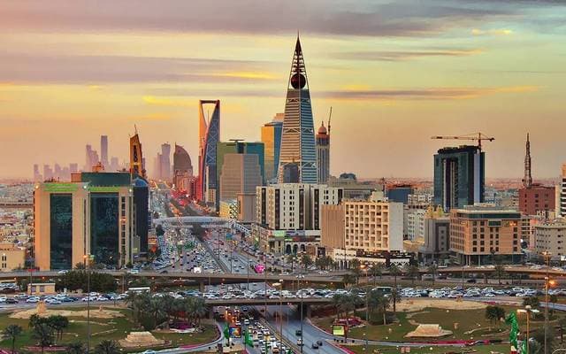 مديرو المشتريات يبرزون نمو القطاع غير النفطي في السعودية في يوليو