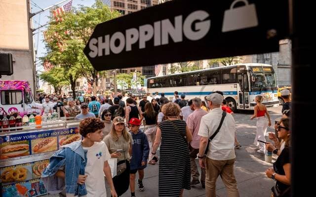 US consumer confidence drops to January lows
