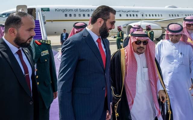 Riyadh Emir Greets Syrian President