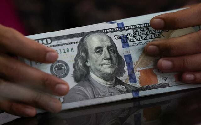 الدولار يعاود الارتفاع بعد قرار الفيدرالي وهجوم إيران