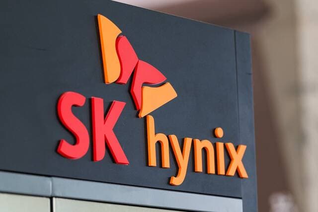 SK Hynix Falls 13 Percent Amid Sector Selloff