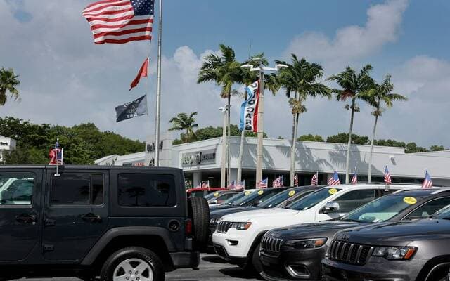 US automaker stocks fall after Trump's Canada remarks