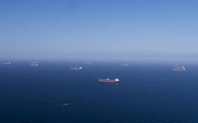 Saudi Arabia restarts oil loading in the Strait