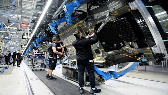 German industrial output exceeds forecasts