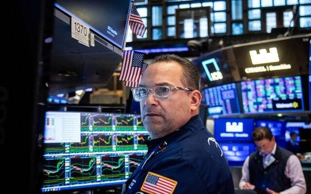 Wall Street shifts amid chip and geopolitical issues