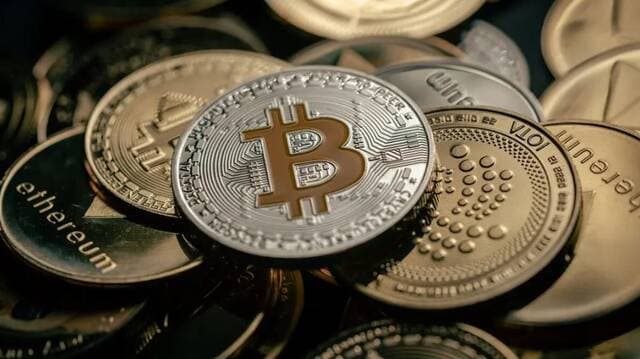 Bitcoin funds see 6-week outflows