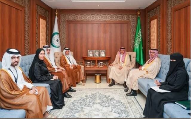 السعودية وقطر تناقشان تعزيز التعاون