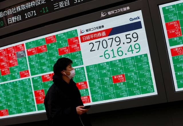 Lentik shares fall after shareholder exit