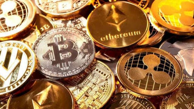 Bitcoin remains under $84,000 amid risk aversion