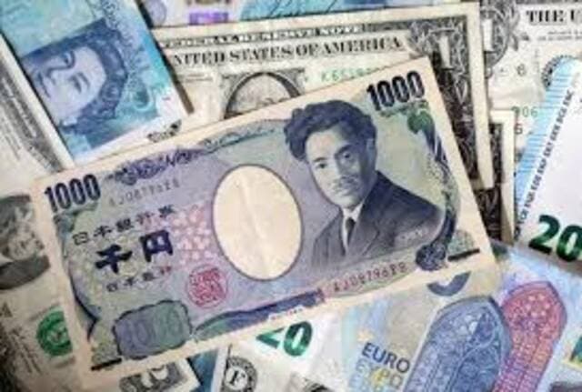 Yen hits record lows versus dollar