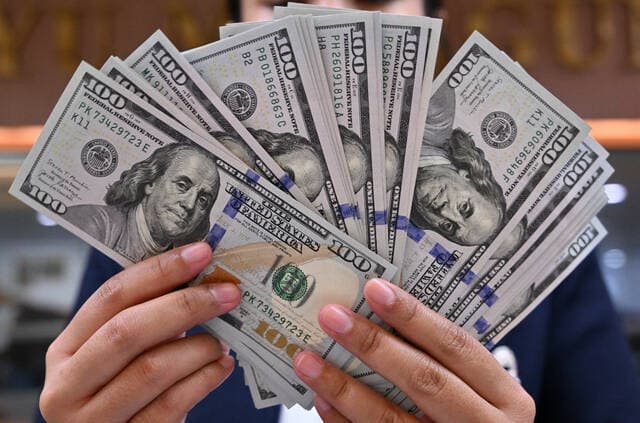 Dollar steady ahead of Fed speech